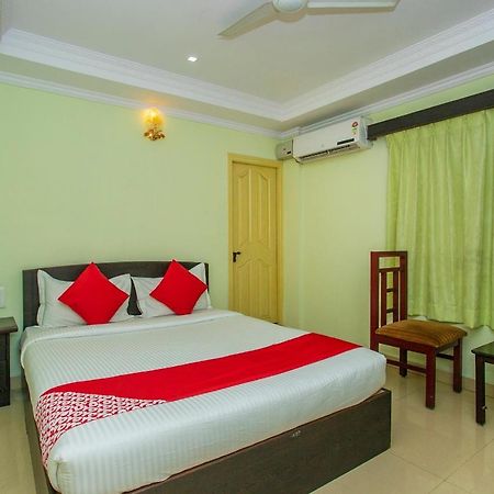 Oyo 25121 Bns Lodge Bangalore Eksteriør billede
