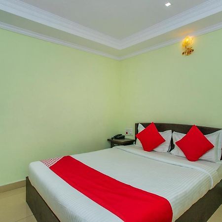 Oyo 25121 Bns Lodge Bangalore Eksteriør billede