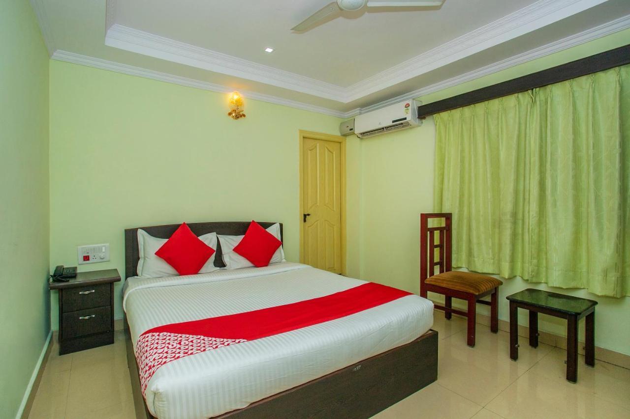 Oyo 25121 Bns Lodge Bangalore Eksteriør billede