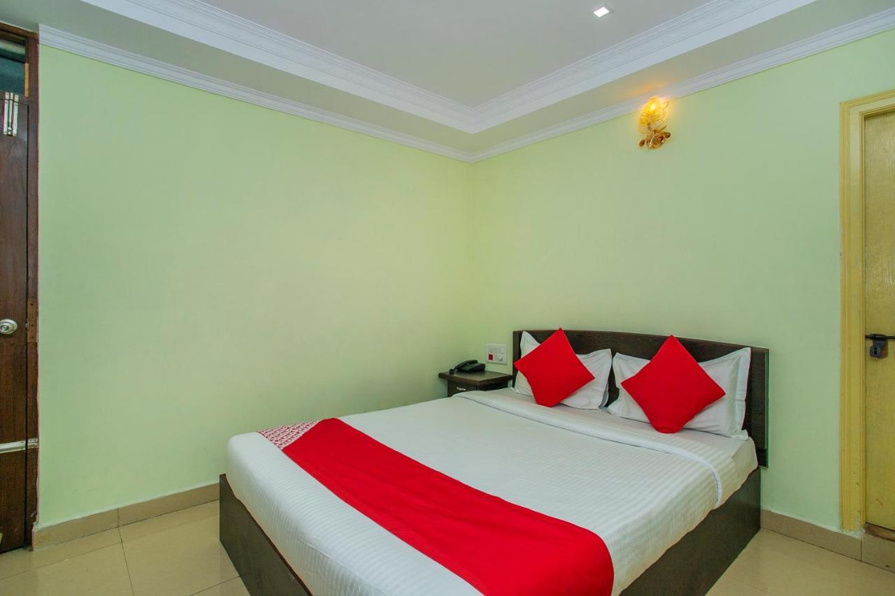 Oyo 25121 Bns Lodge Bangalore Eksteriør billede