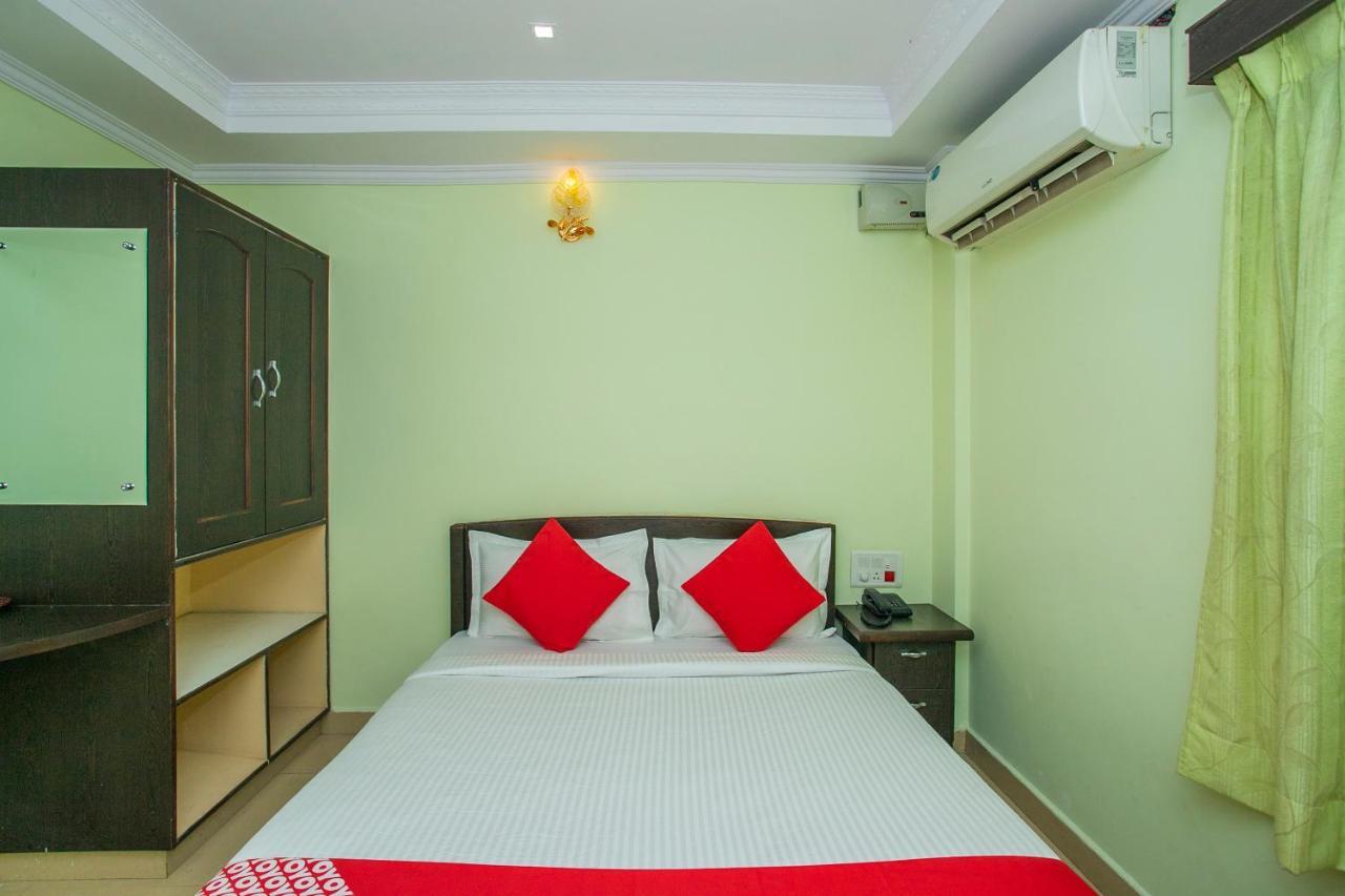 Oyo 25121 Bns Lodge Bangalore Eksteriør billede