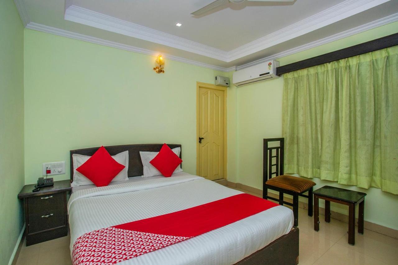 Oyo 25121 Bns Lodge Bangalore Eksteriør billede