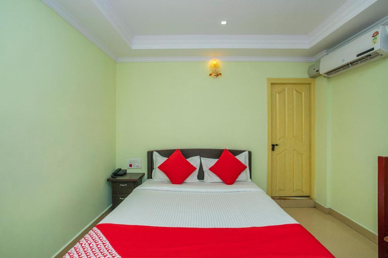 Oyo 25121 Bns Lodge Bangalore Eksteriør billede