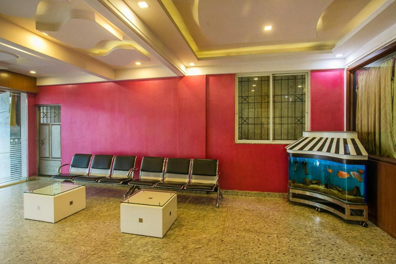 Oyo 25121 Bns Lodge Bangalore Eksteriør billede