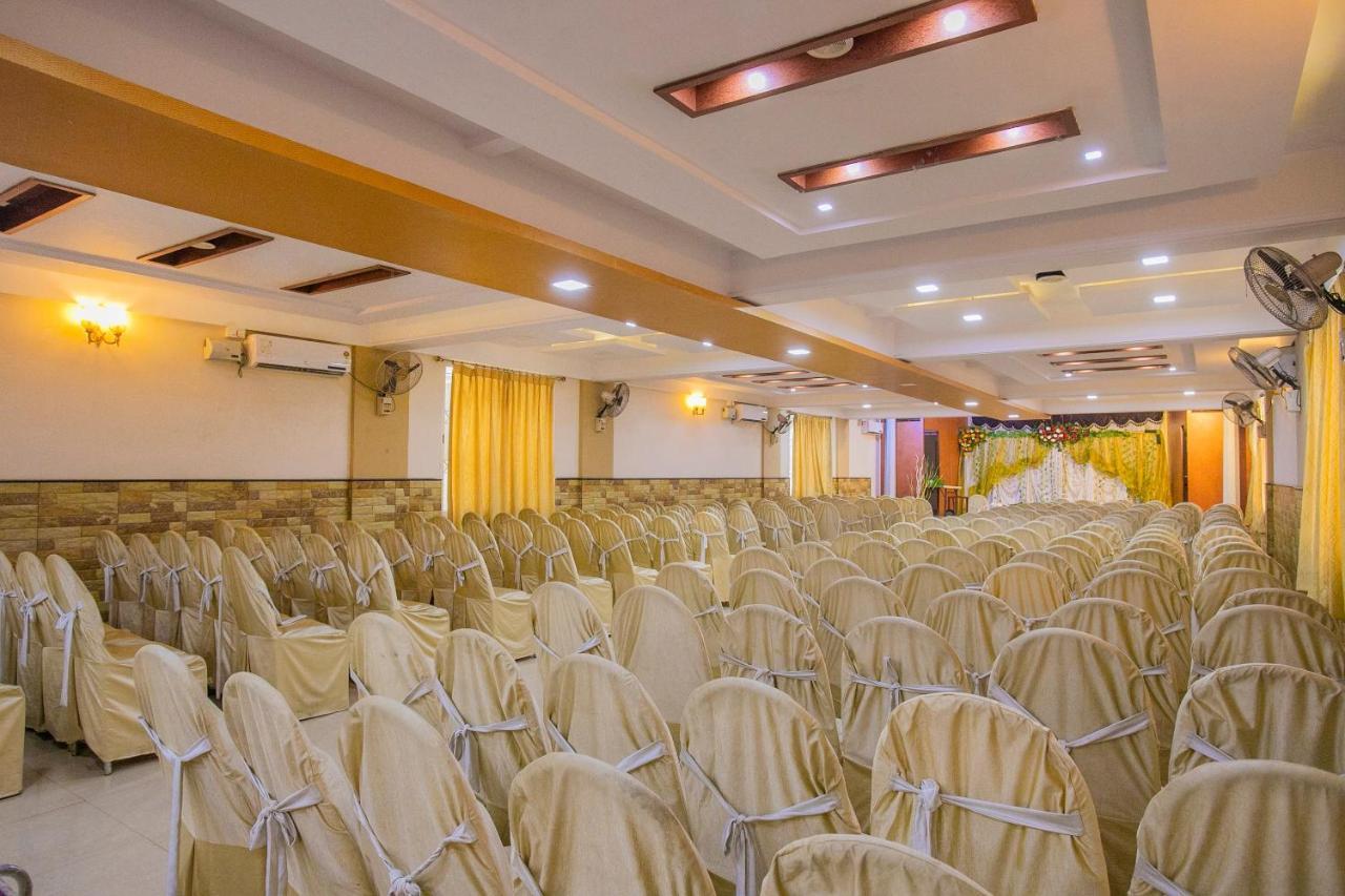 Oyo 25121 Bns Lodge Bangalore Eksteriør billede