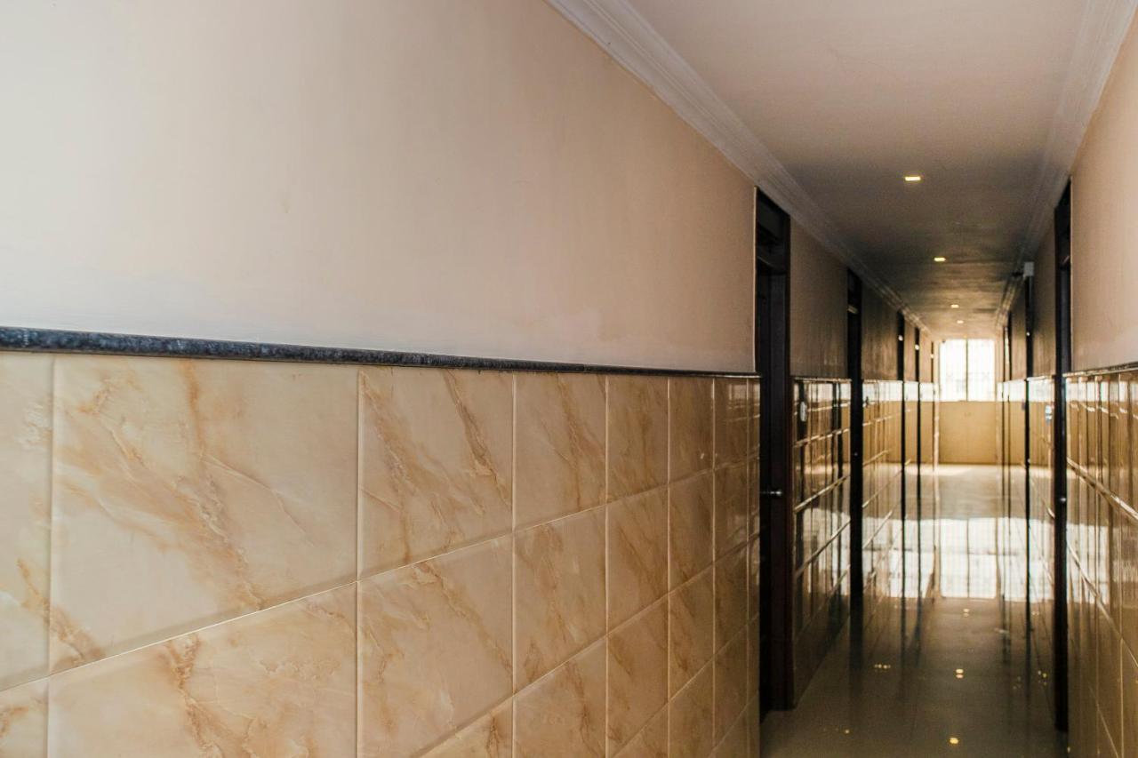Oyo 25121 Bns Lodge Bangalore Eksteriør billede