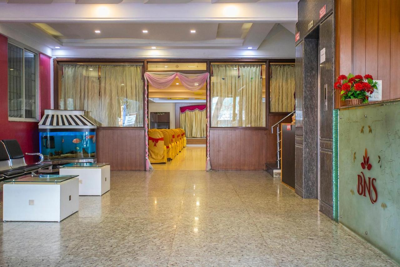 Oyo 25121 Bns Lodge Bangalore Eksteriør billede