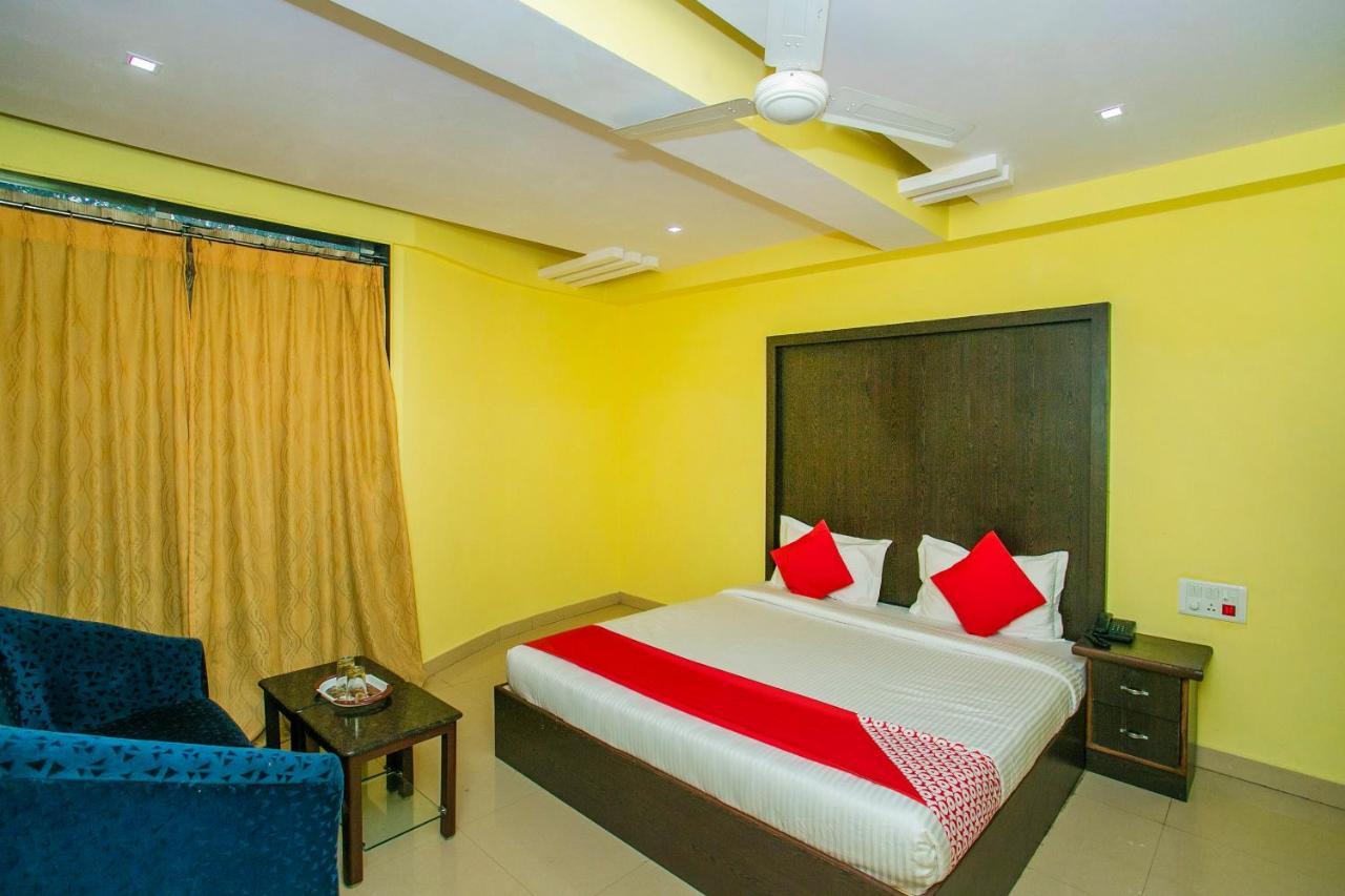 Oyo 25121 Bns Lodge Bangalore Eksteriør billede