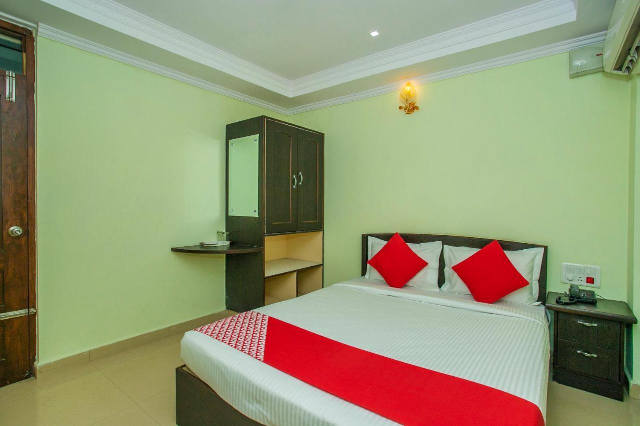 Oyo 25121 Bns Lodge Bangalore Eksteriør billede